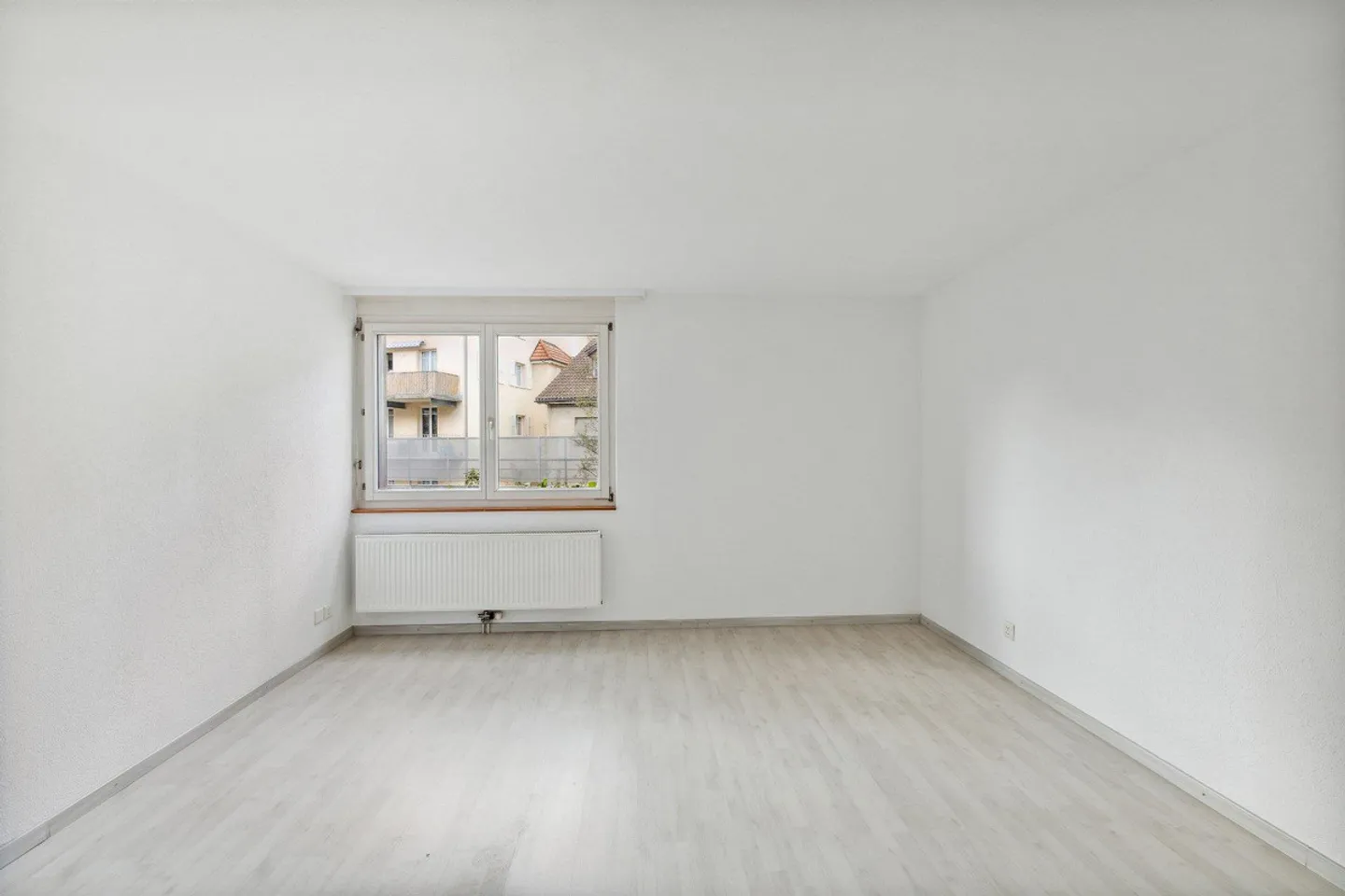 Offre spéciale - 2 pièces au 1er étage avec balcon - Foto 4 von 4