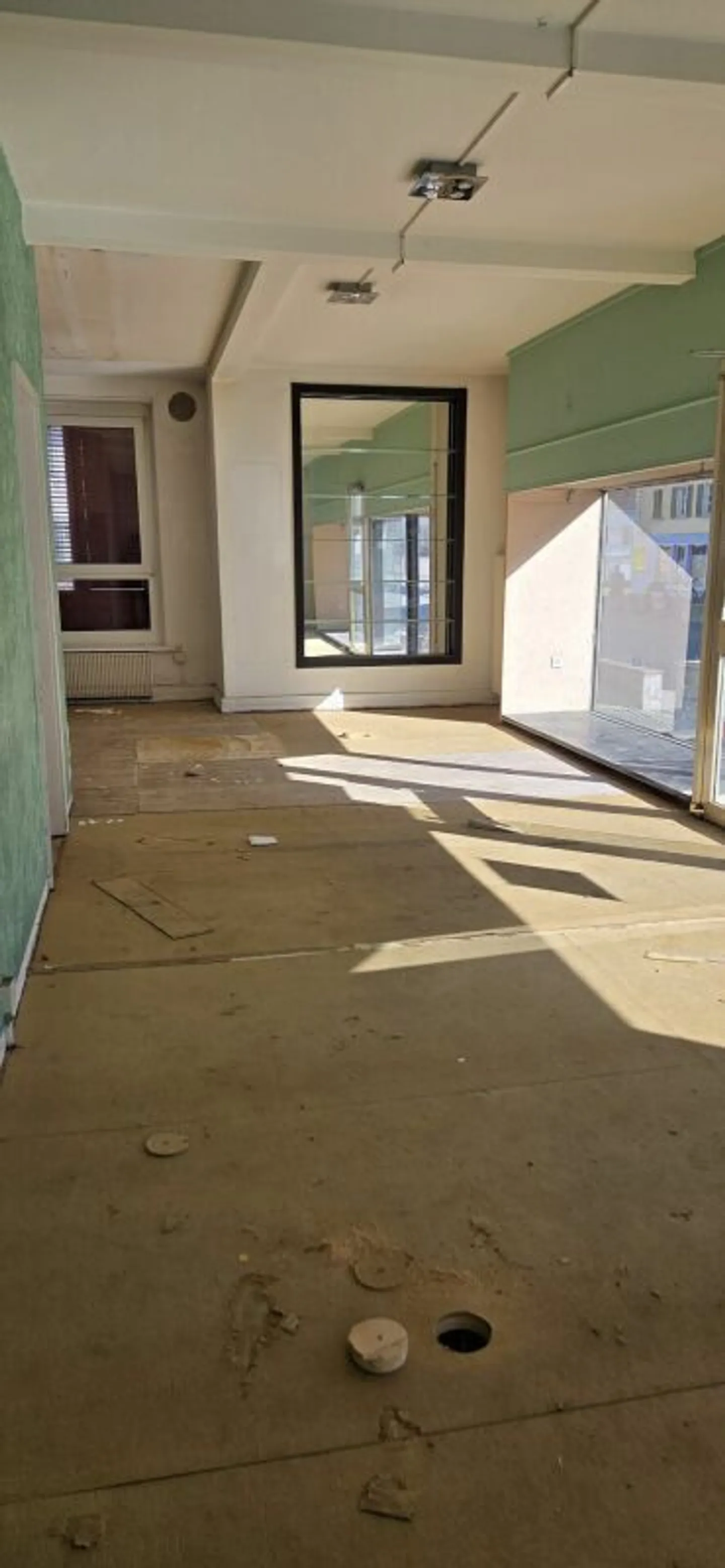 Espace commercial à louer dans un emplacement central - 16,5 m2 - Photo 8 sur 8