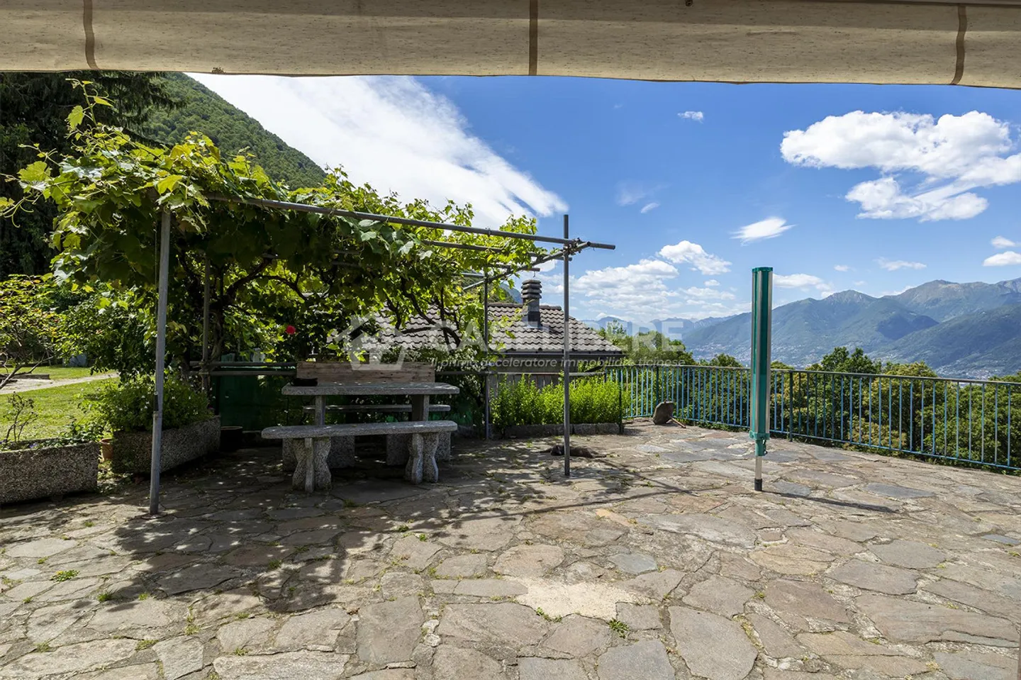 Ein RURALES PARADIES, DAS ÜBER DEM MAGADINO-PLATZ SCHWEBT - Foto 7 von 29
