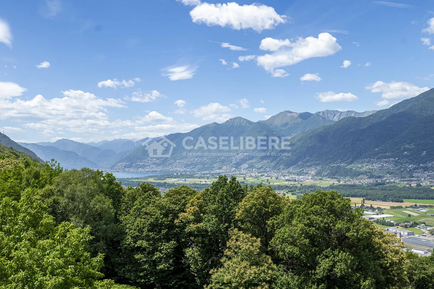 Ein RURALES PARADIES, DAS ÜBER DEM MAGADINO-PLATZ SCHWEBT - Foto 14 von 29