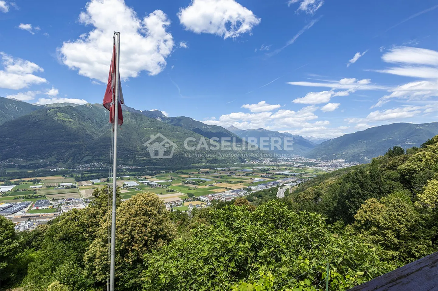 Ein RURALES PARADIES, DAS ÜBER DEM MAGADINO-PLATZ SCHWEBT - Foto 15 von 29