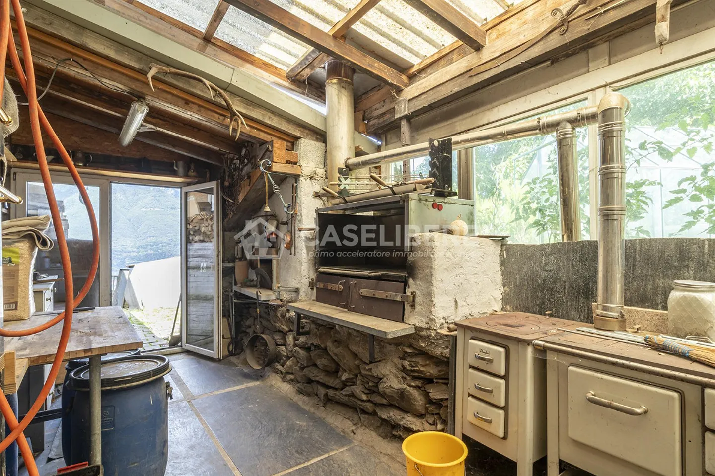 Ein RURALES PARADIES, DAS ÜBER DEM MAGADINO-PLATZ SCHWEBT - Foto 21 von 29