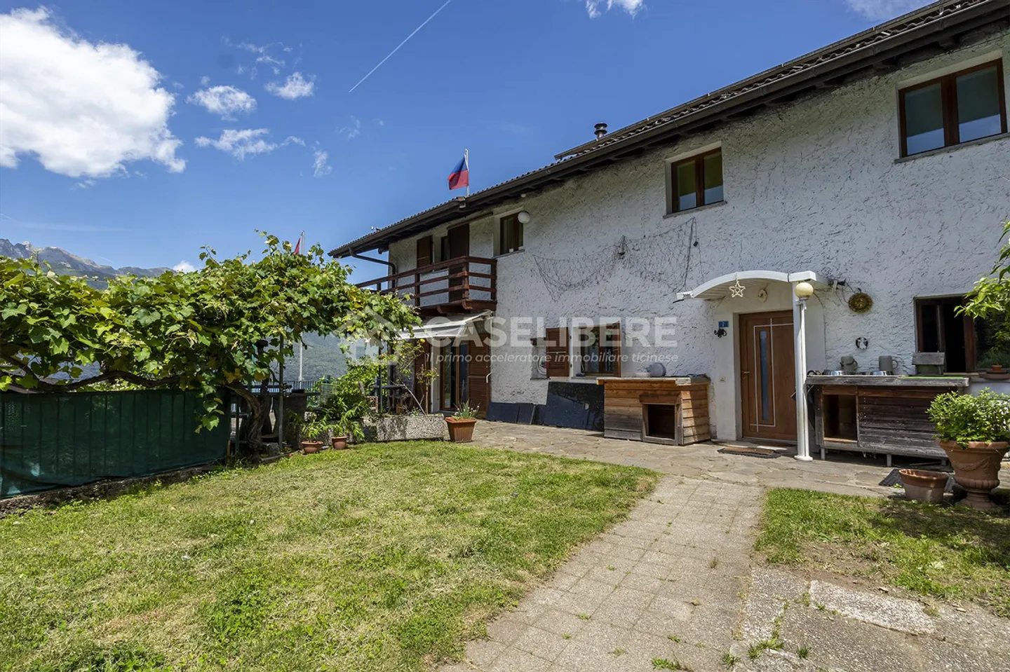 Ein RURALES PARADIES, DAS ÜBER DEM MAGADINO-PLATZ SCHWEBT - Foto 4 von 29