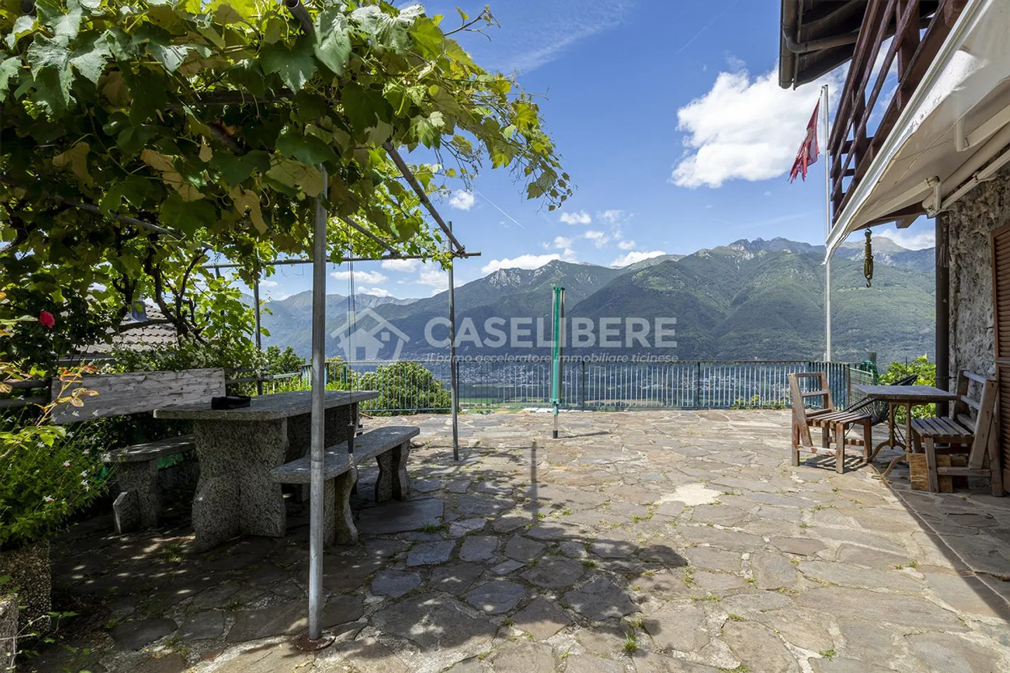 Ein RURALES PARADIES, DAS ÜBER DEM MAGADINO-PLATZ SCHWEBT - Foto 5 von 29