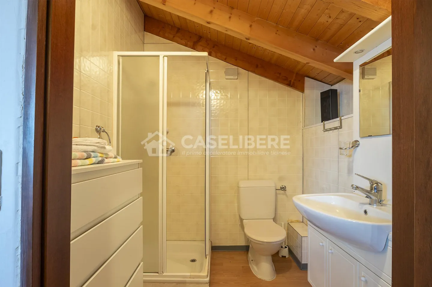 Ein RURALES PARADIES, DAS ÜBER DEM MAGADINO-PLATZ SCHWEBT - Foto 26 von 29
