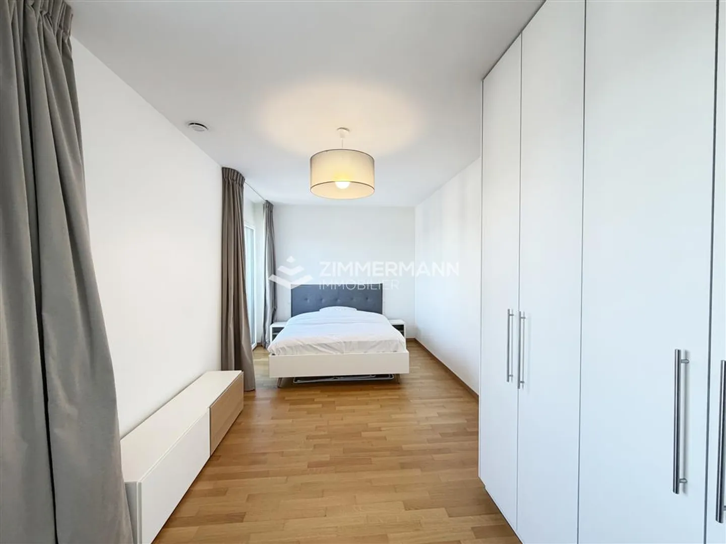 Elegant Penthouse with Terrace - Photo 9 of 13