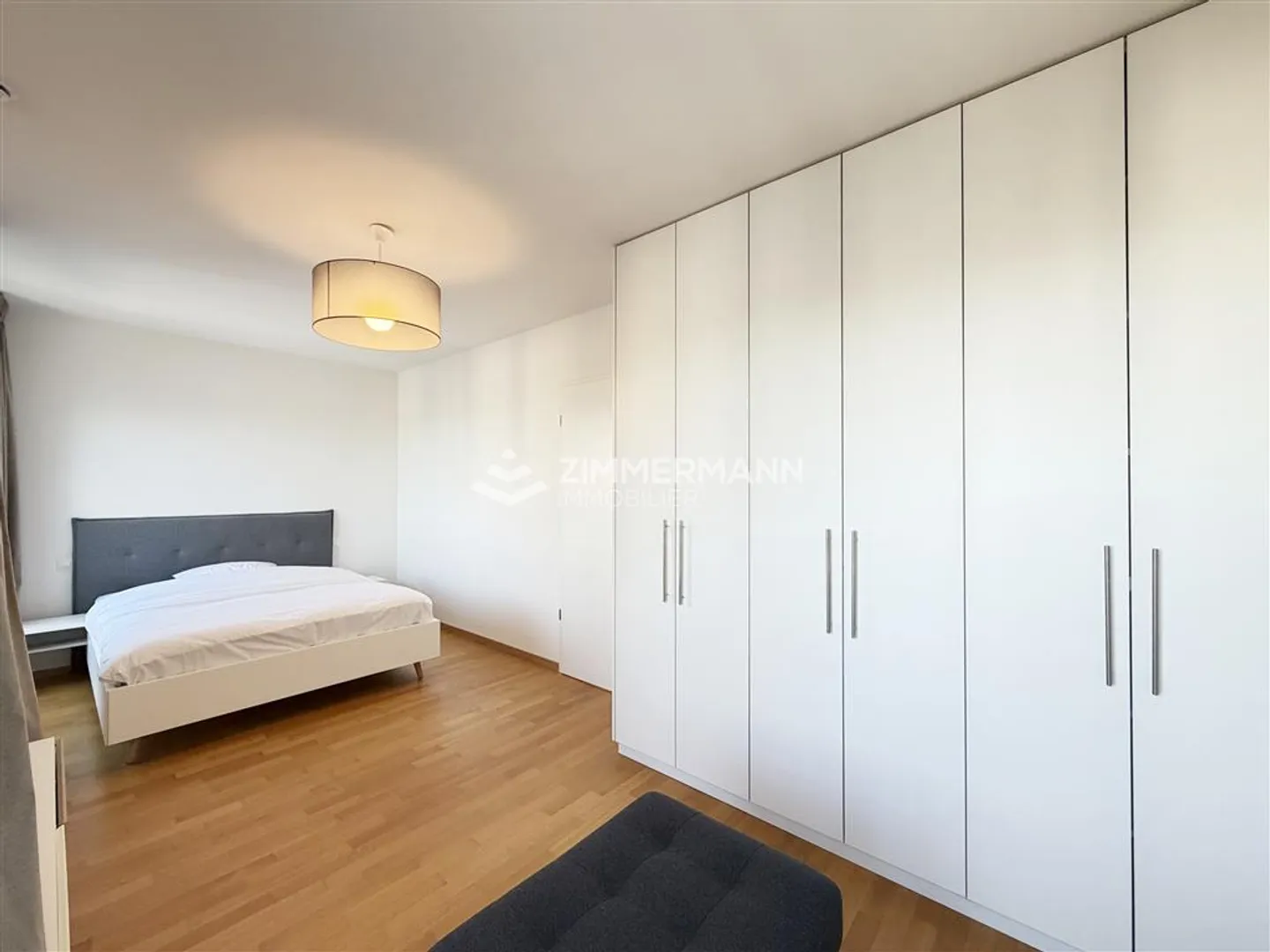 Elegant Penthouse with Terrace - Photo 10 of 13