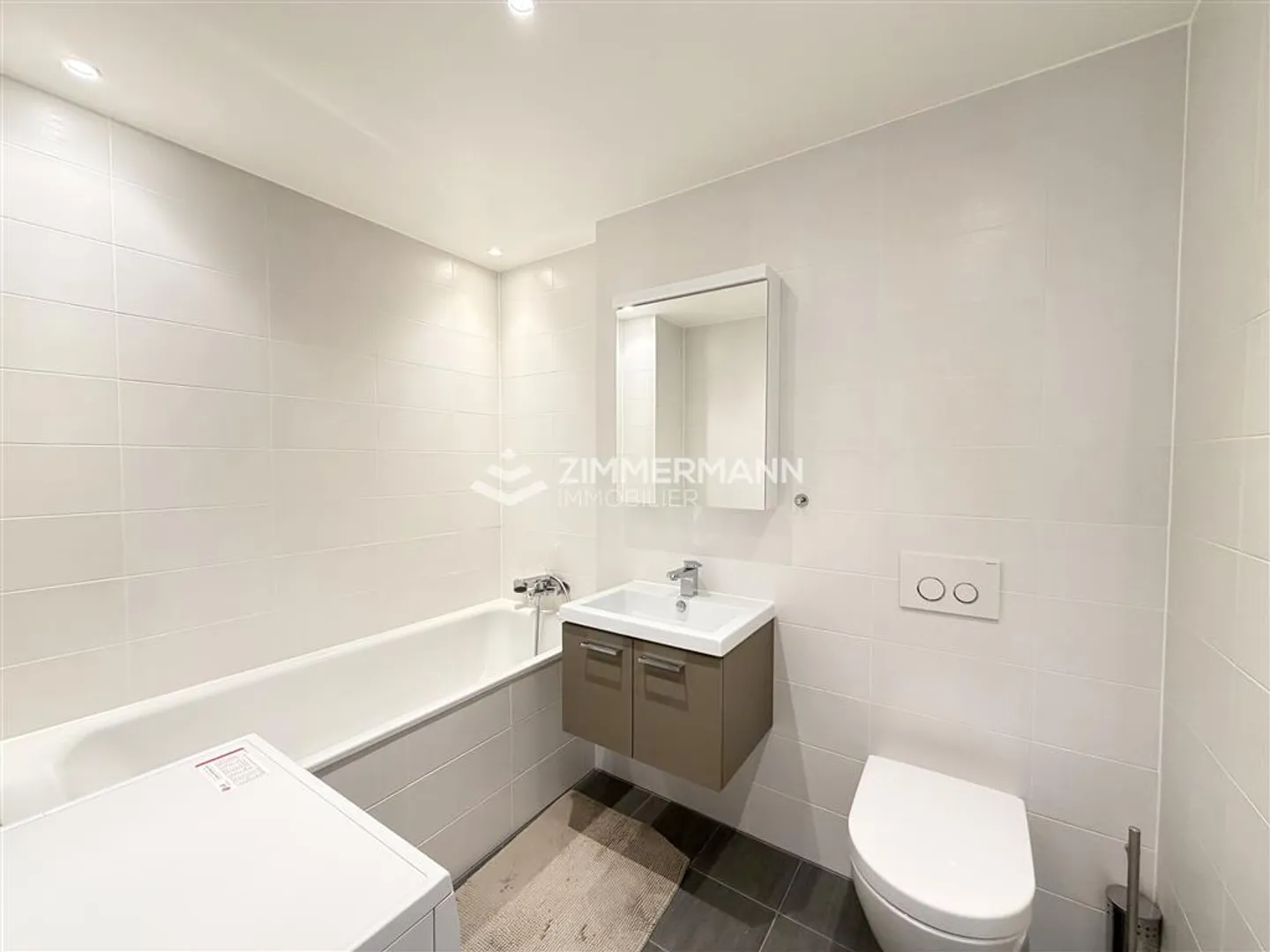 Elegant Penthouse with Terrace - Photo 13 of 13