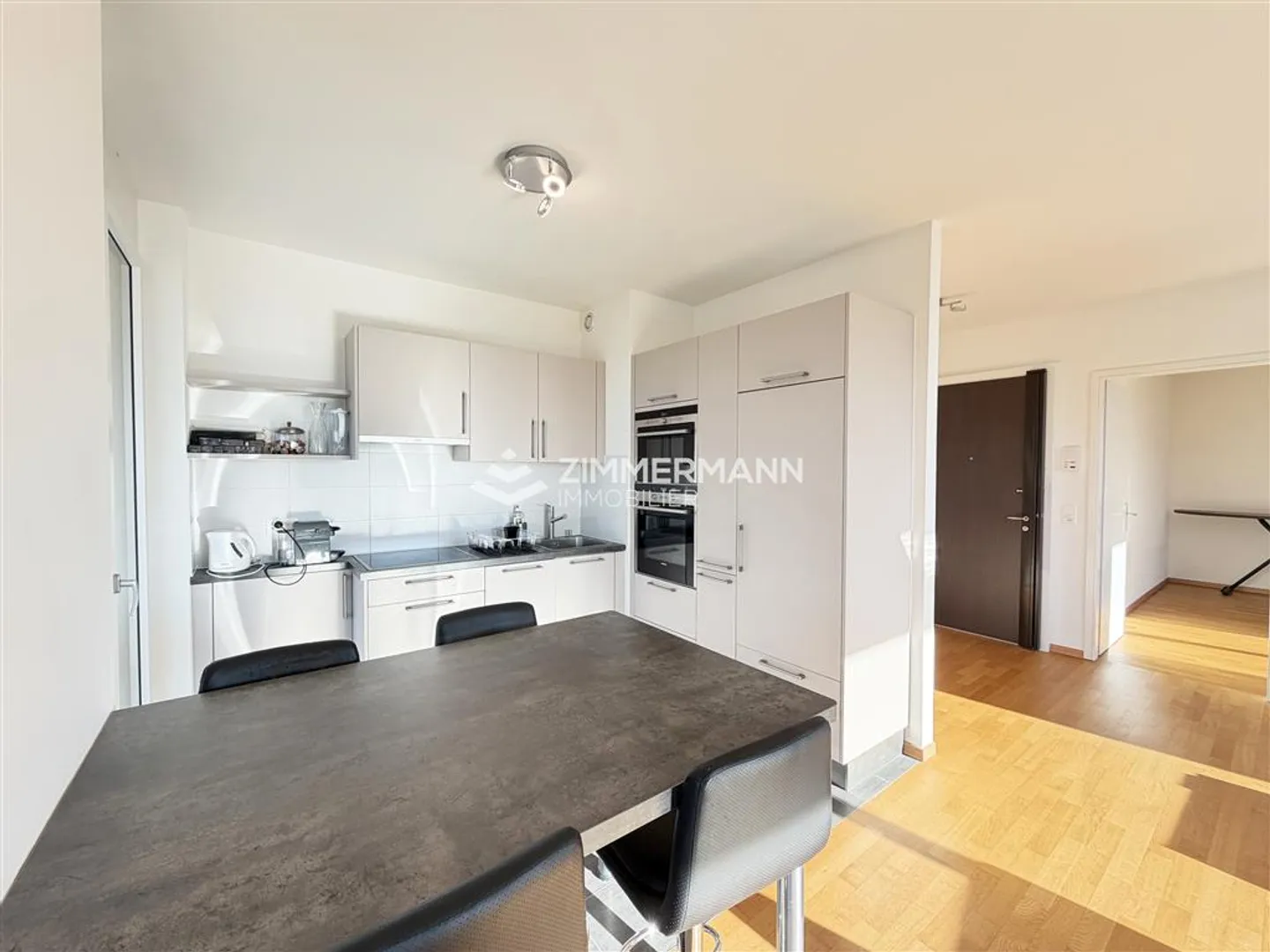 Elegant Penthouse with Terrace - Photo 3 of 13