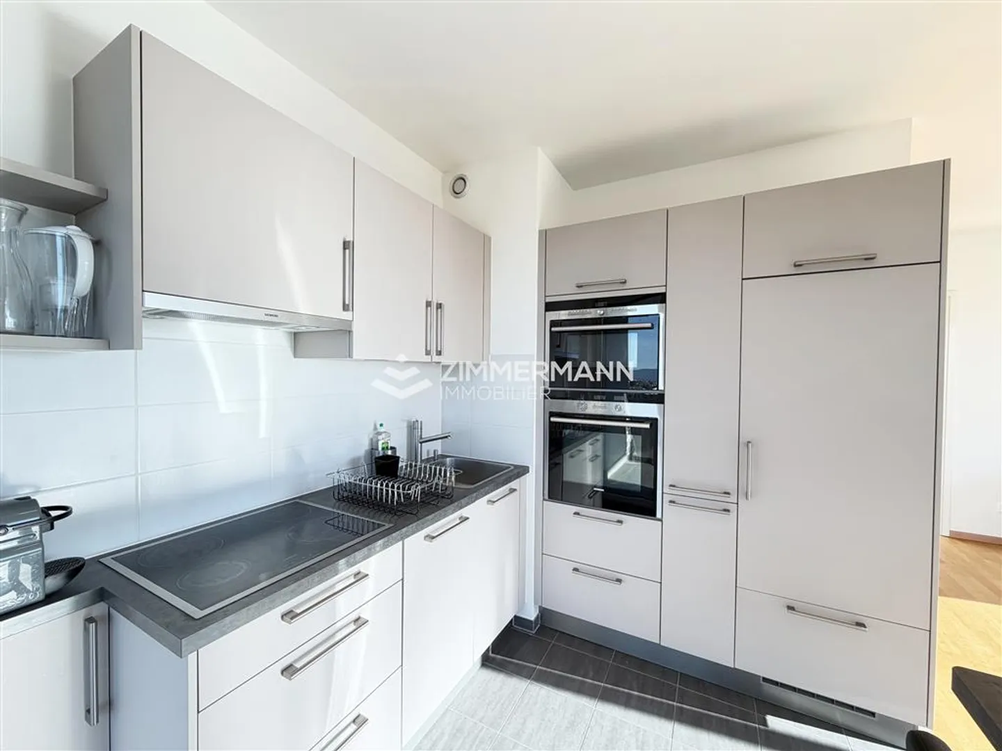 Elegant Penthouse with Terrace - Photo 4 of 13