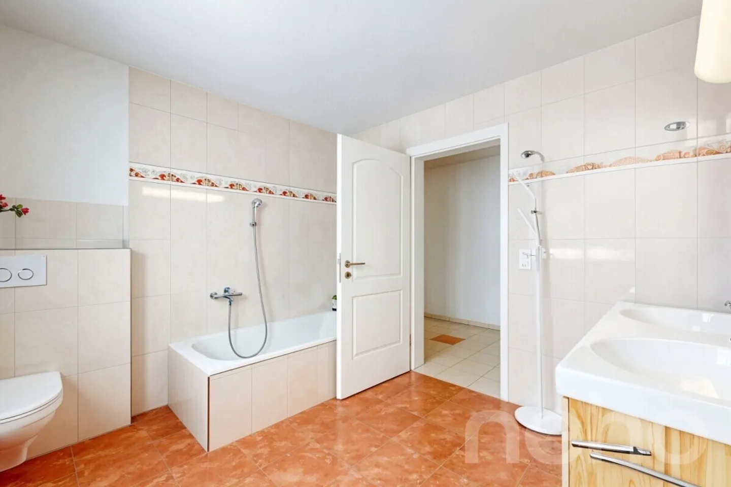 Grosszügiges Einfamilienhaus mit Terrasse - Foto 9 von 12