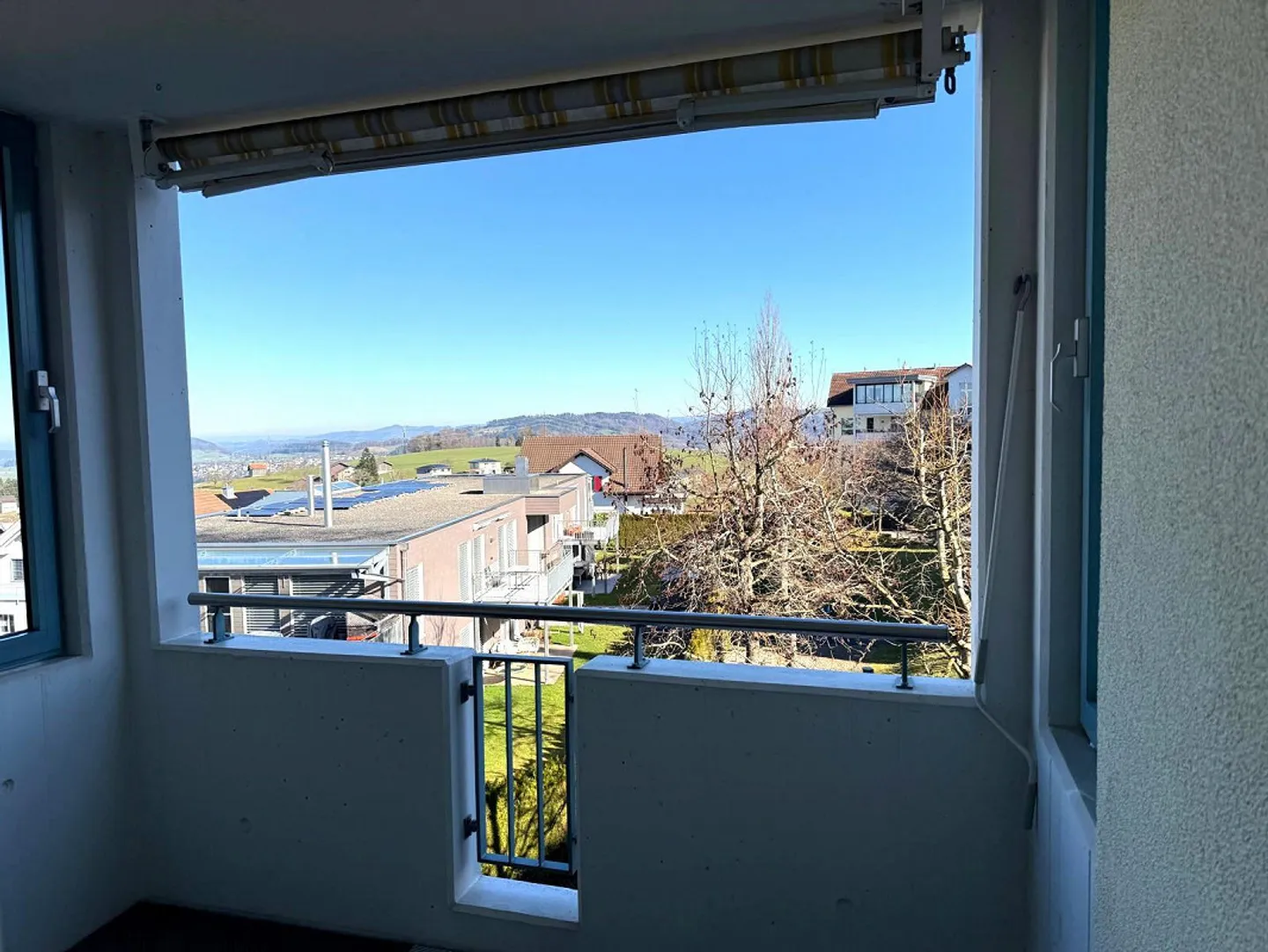 Spacious, light-flooded 4.5 room apartment - Photo 5 of 11