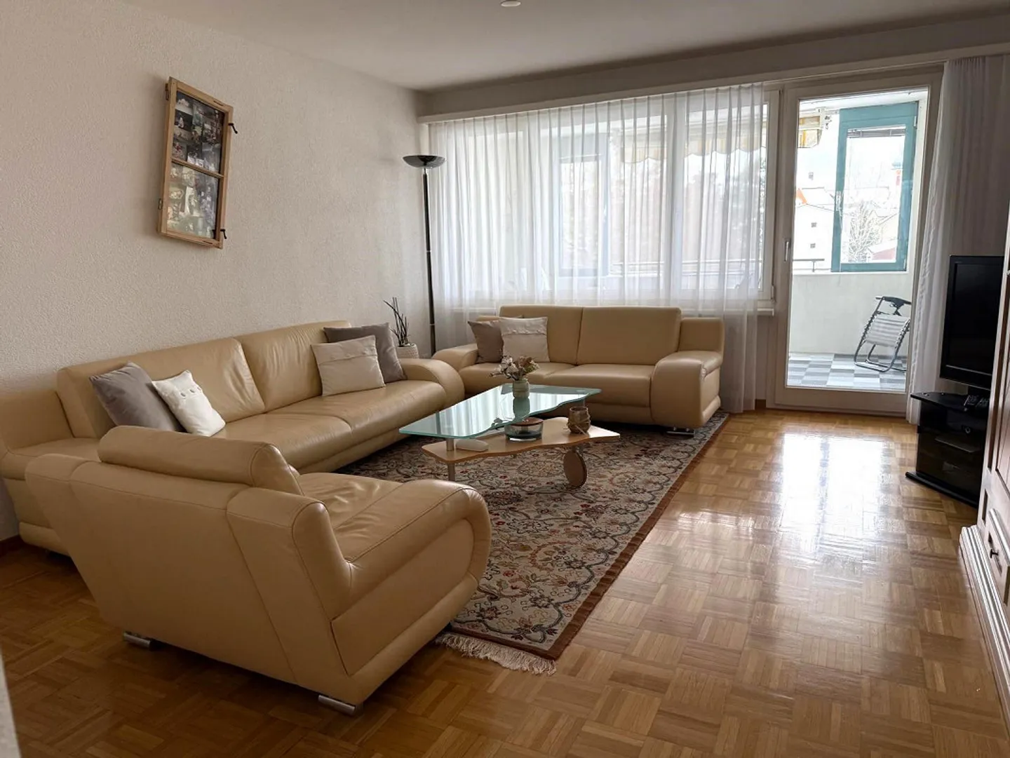 Spacious, light-flooded 4.5 room apartment - Photo 1 of 11