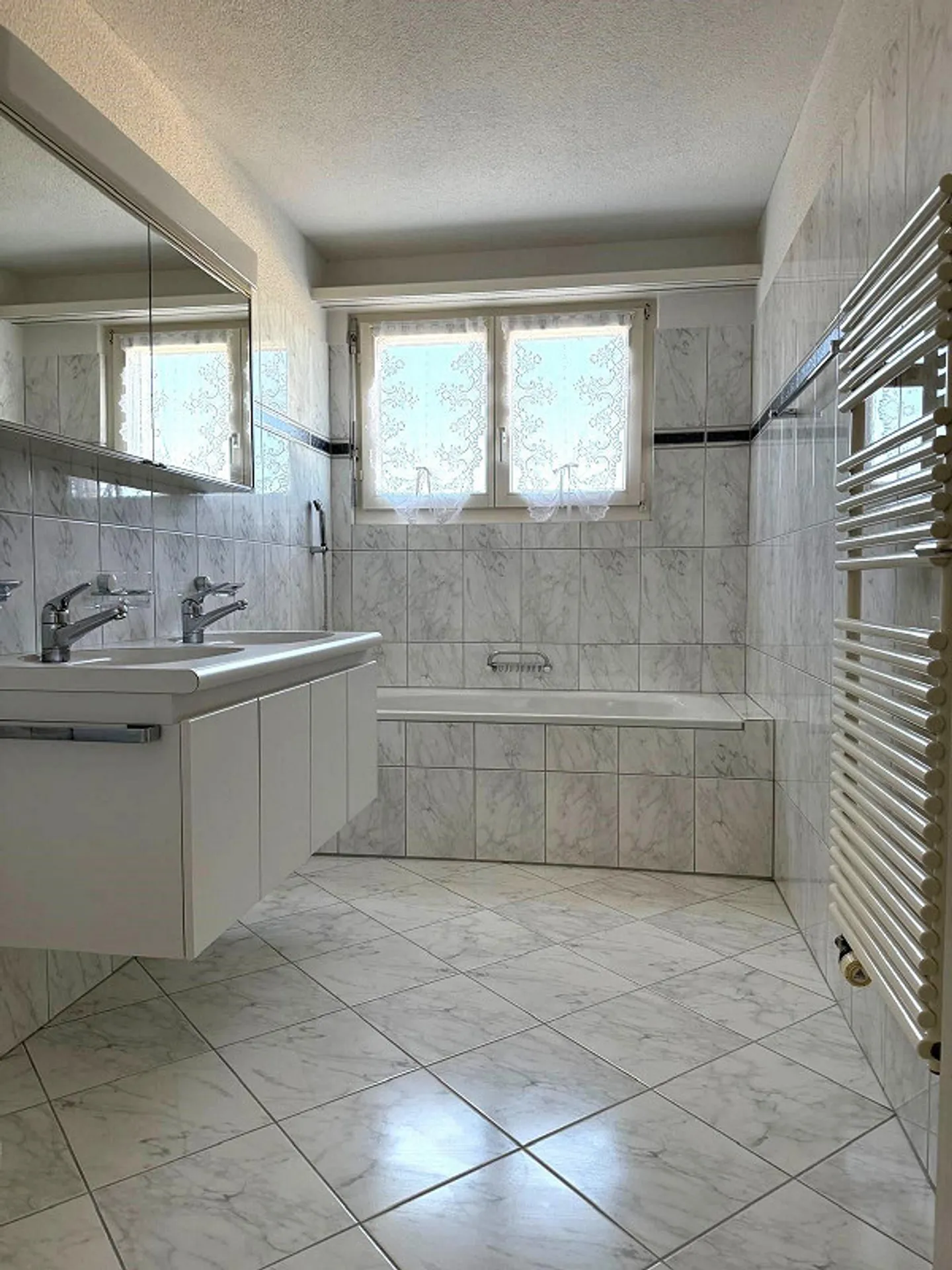 Spacious, light-flooded 4.5 room apartment - Photo 7 of 11