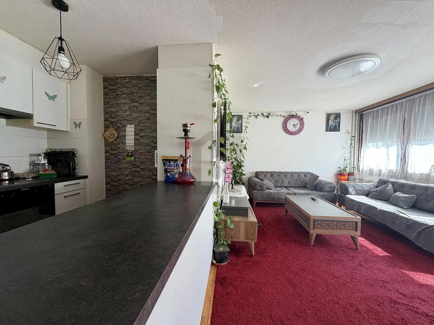 SPACIOUS WITH PRIVATE GARDEN - Photo 4 of 6