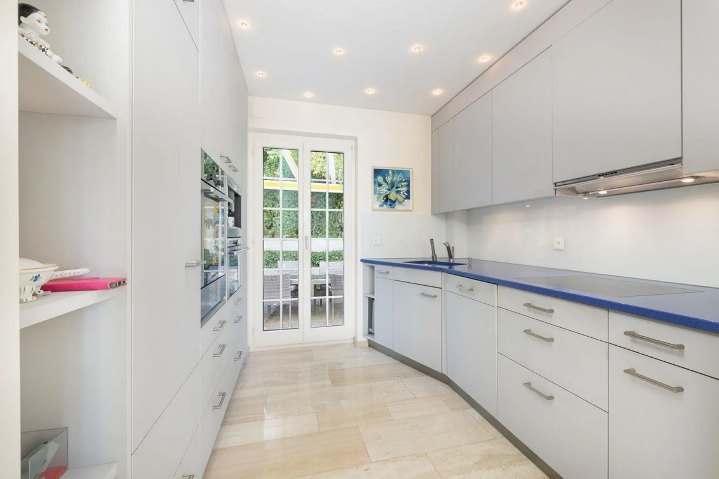Attractive semi-detached family house with converted attic in prime location - Photo 3 of 12