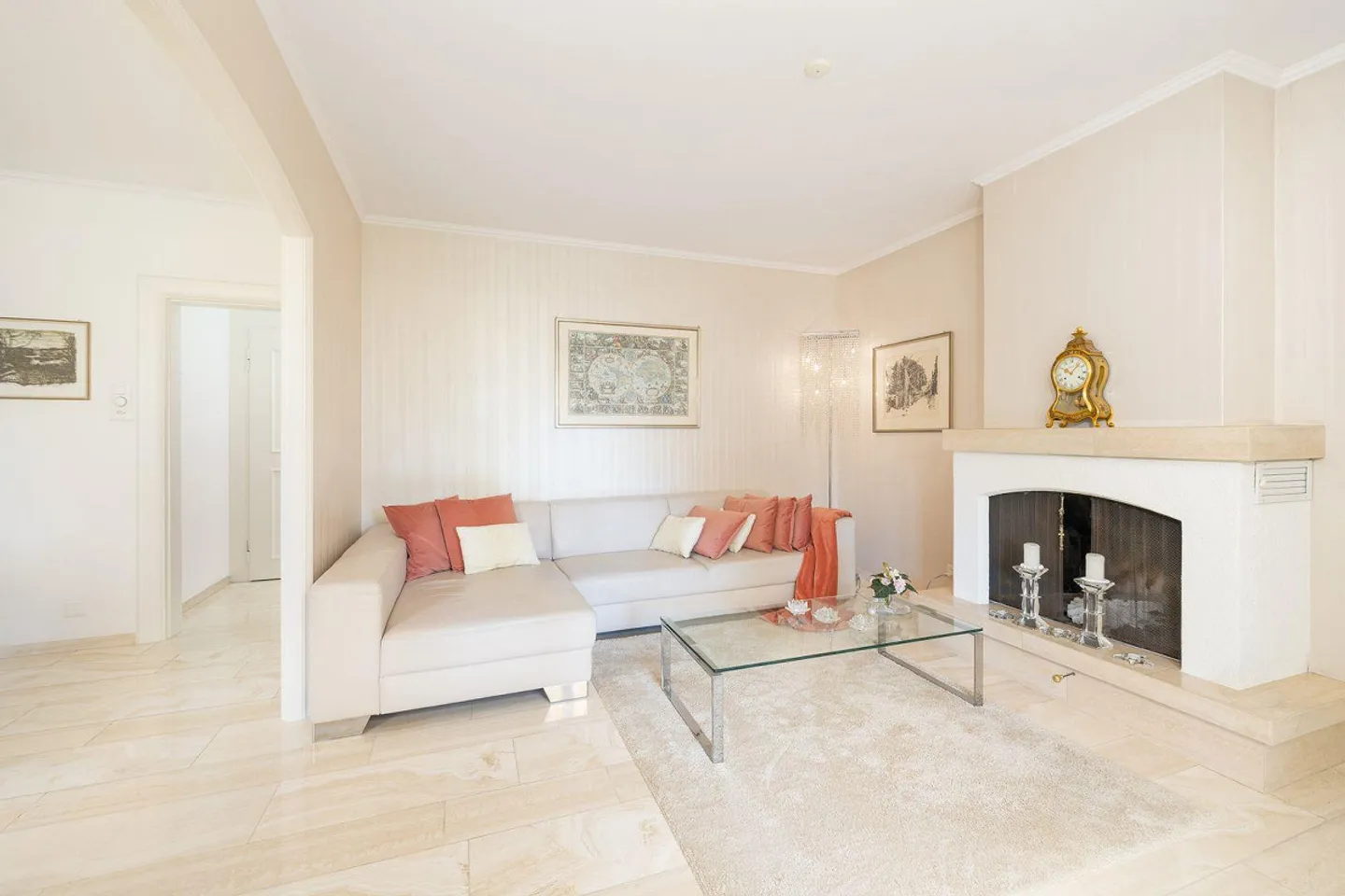 Attractive semi-detached family house with converted attic in prime location - Photo 4 of 12