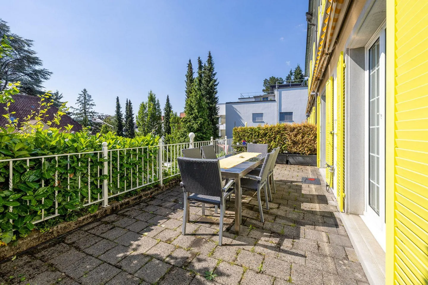 Attractive semi-detached family house with converted attic in prime location - Photo 5 of 12