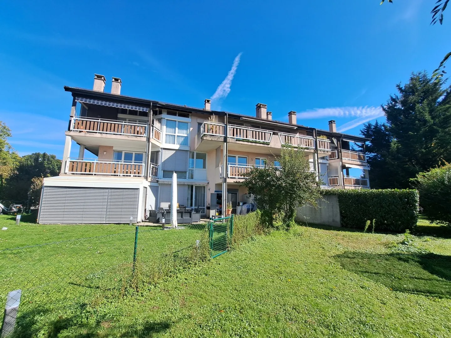 Spacious and bright 3.5-room apartment with balcony and fireplace for rent in Crissier - Photo 9 of 9