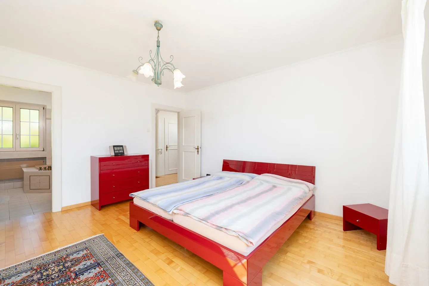 Attractive semi-detached family house with converted attic in prime location - Photo 8 of 12