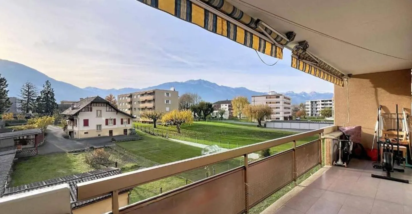 3.5-room apartment with a beautiful view of the mountains - Photo 1 of 6