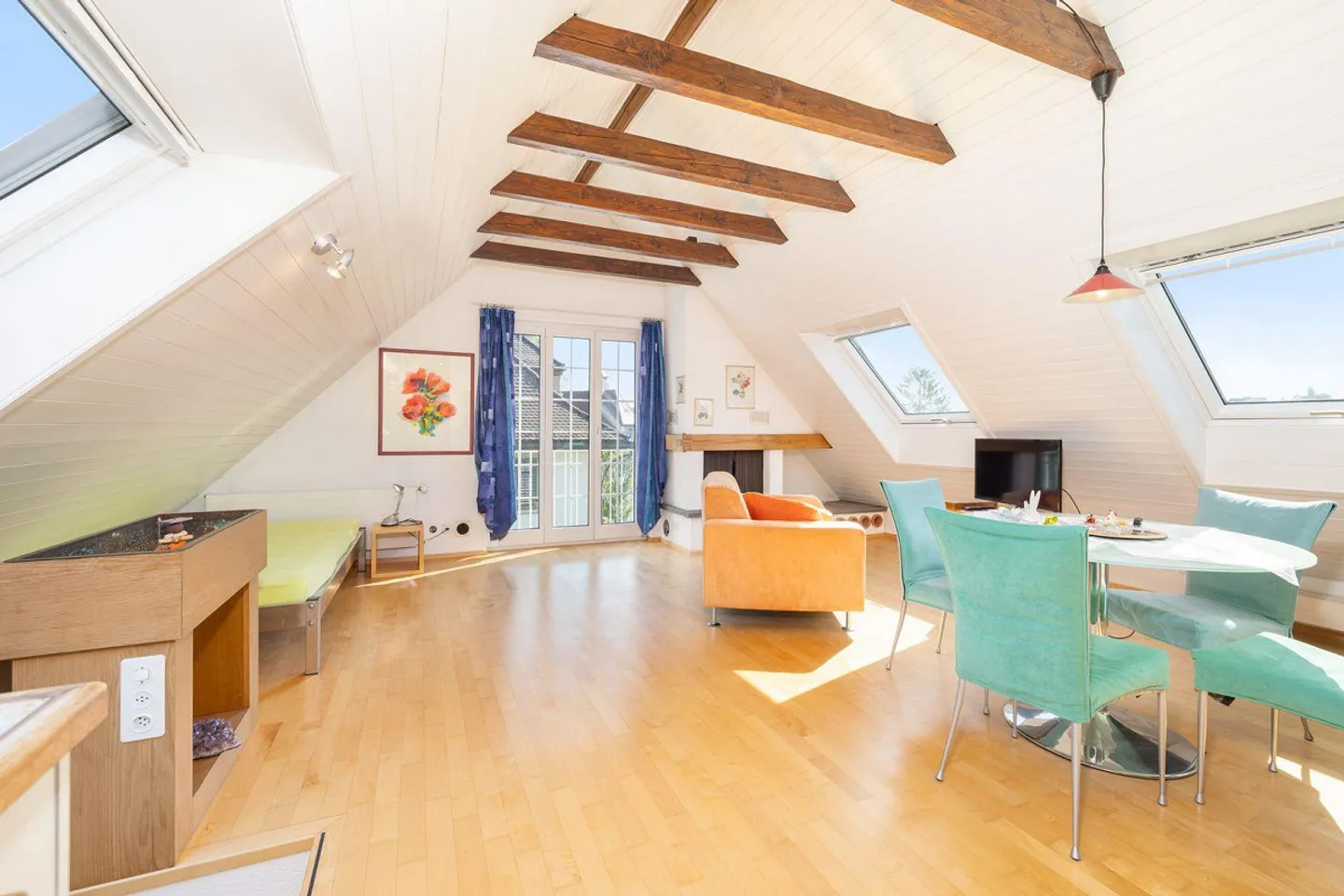 Attractive semi-detached family house with converted attic in prime location - Photo 10 of 12