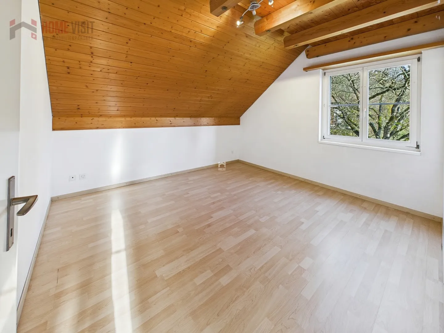 Living with a View - Maisonette with Gallery and Spacious Feel - Photo 5 of 13