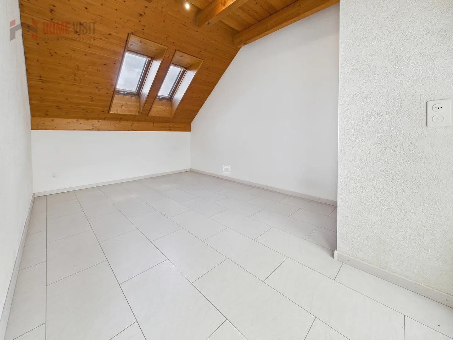 Living with a View - Maisonette with Gallery and Spacious Feel - Photo 6 of 13