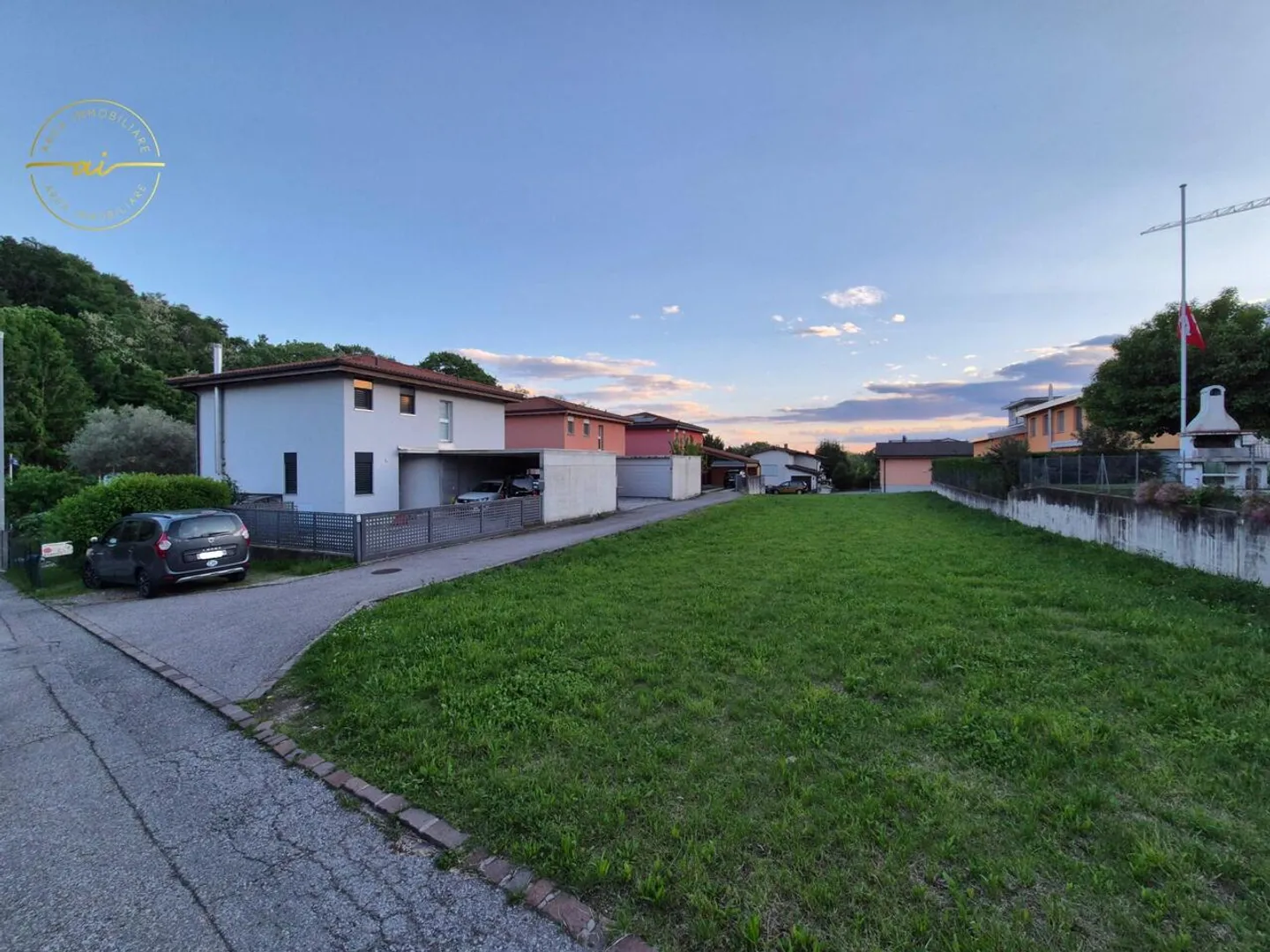 TERRENO EDIFICABILE IN ZONA RESIDENZIALE AD ARZO - Foto 3 di 3