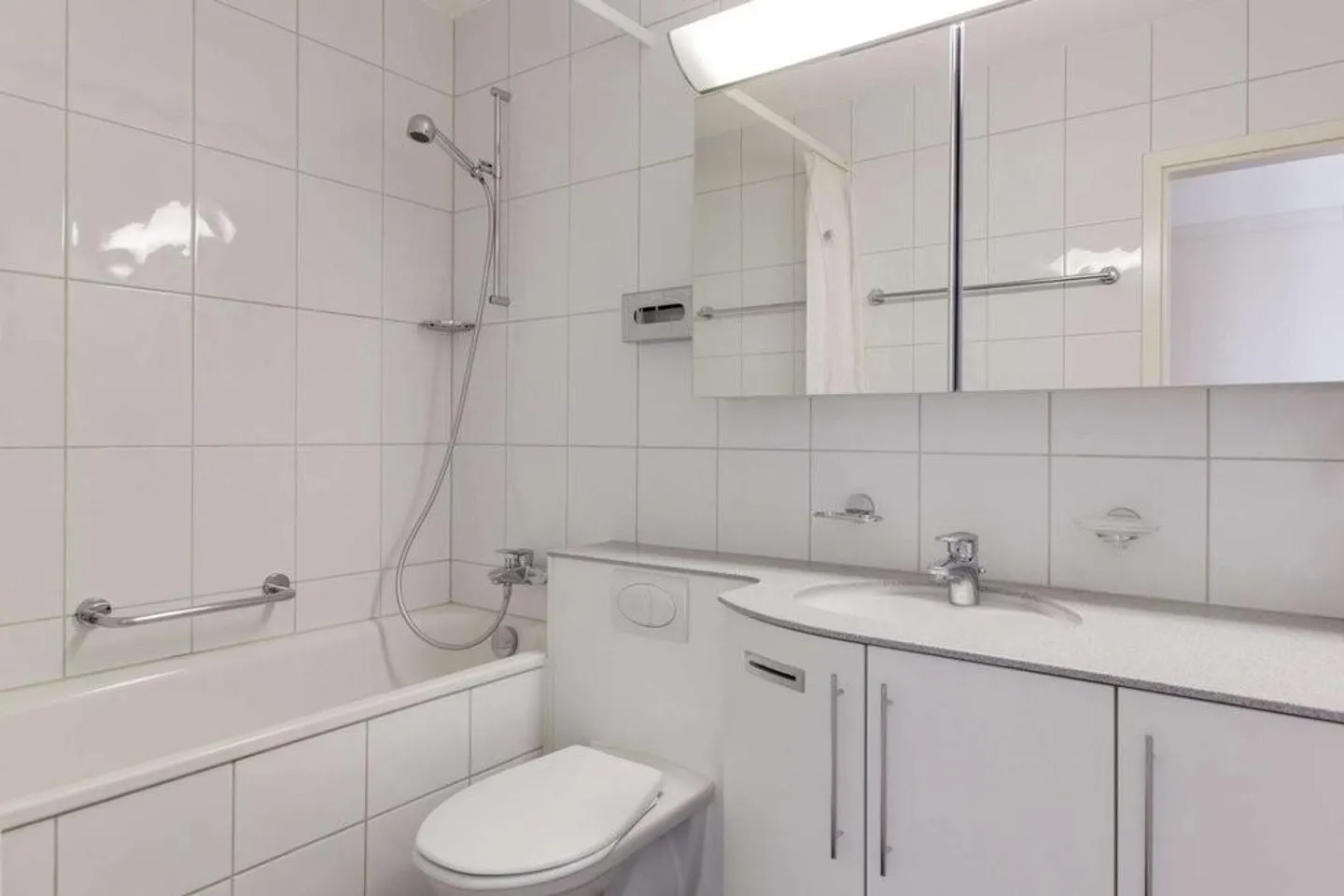 Bright apartment for rent in a quiet neighborhood - Photo 4 of 7