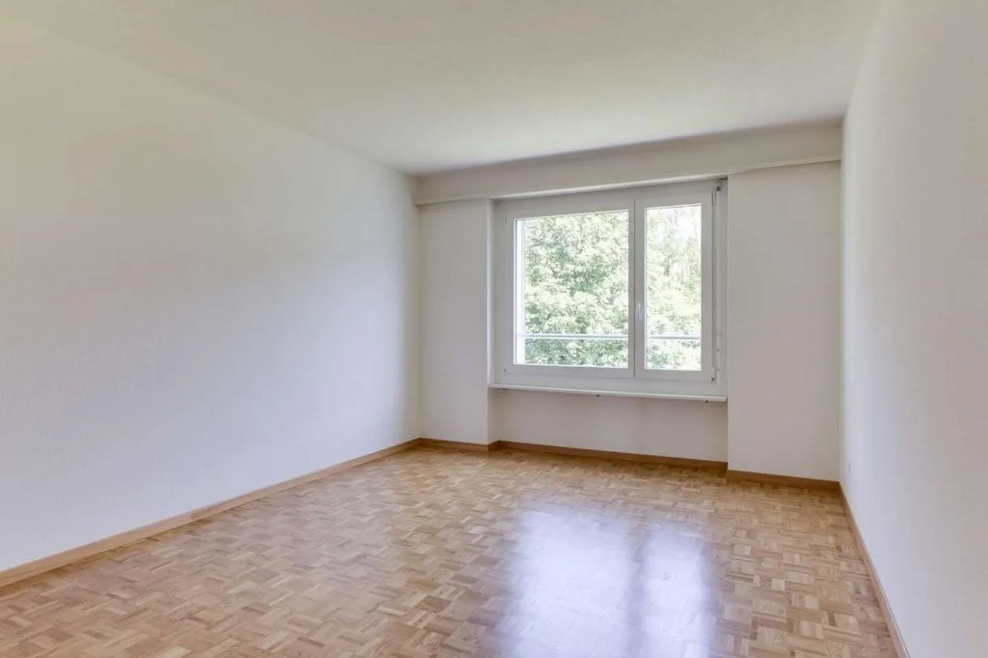 Bright apartment for rent in a quiet neighborhood - Photo 5 of 7