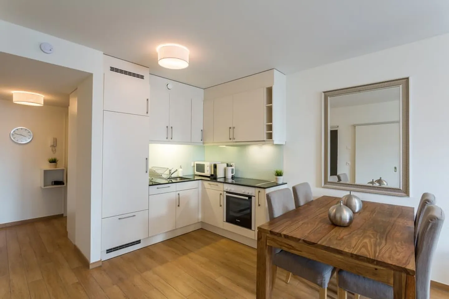 1 Bedroom Apartment in Nyon with Balcony & Parking. - Photo 3 sur 7