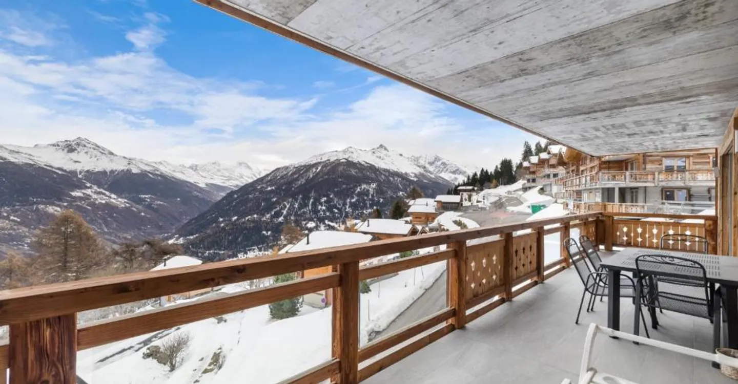 Magnificent ski in/out apartment - Photo 7 of 13