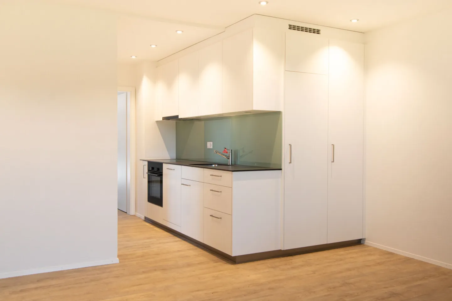 Appartement récemment rénové de 2 pièces à Morat - Photo 3 sur 7