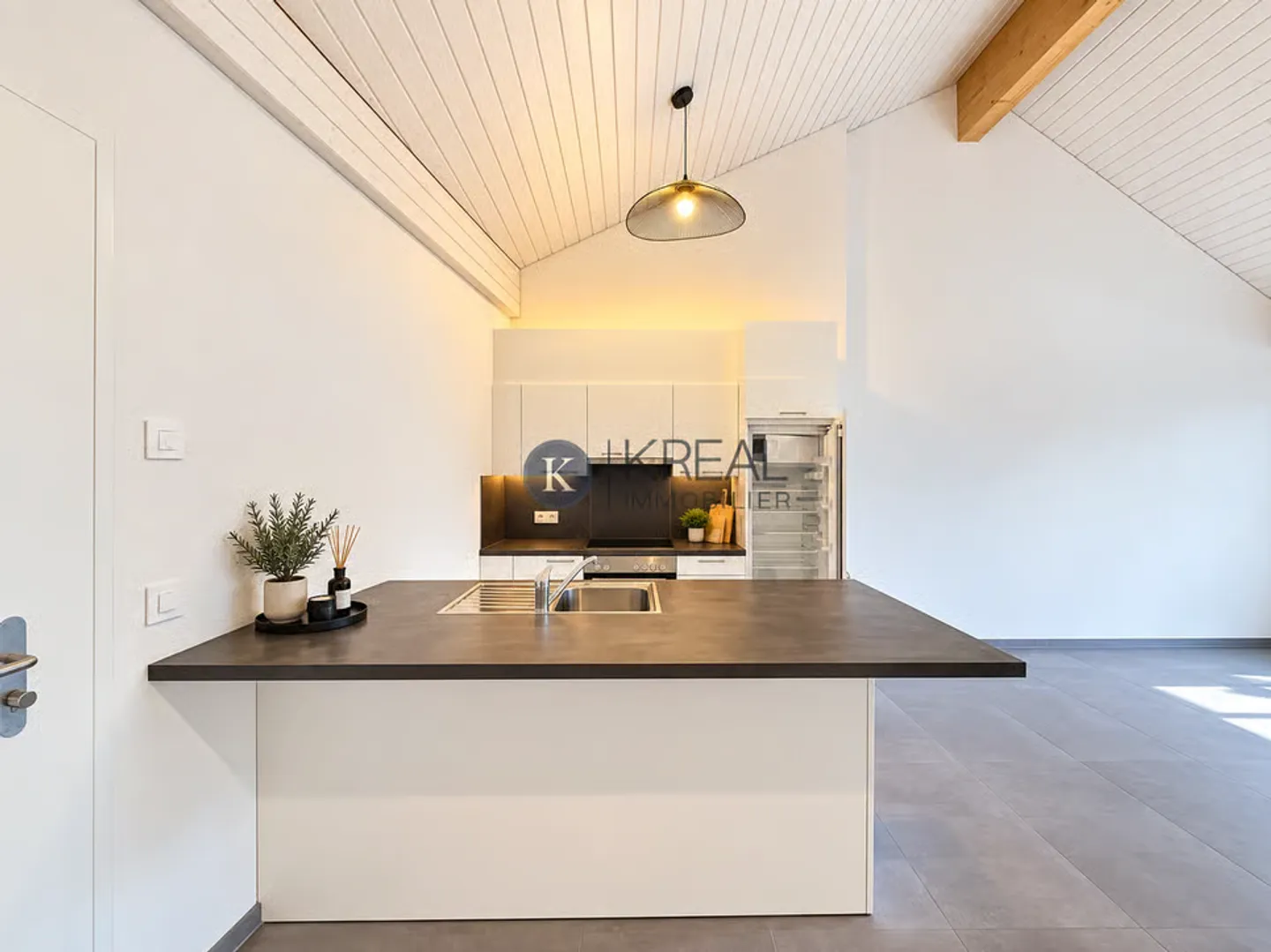 Schöne 2,5-Zimmer-Wohnung im obersten Stock eines neuen Eigentumswohnhauses - Foto 3 von 7