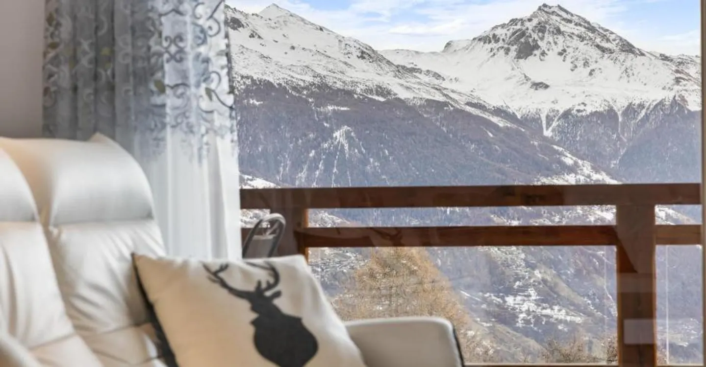 Magnificent ski in/out apartment - Photo 5 of 13