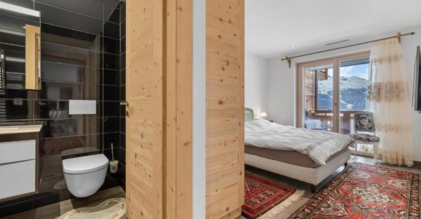 Magnificent ski in/out apartment - Photo 8 of 13