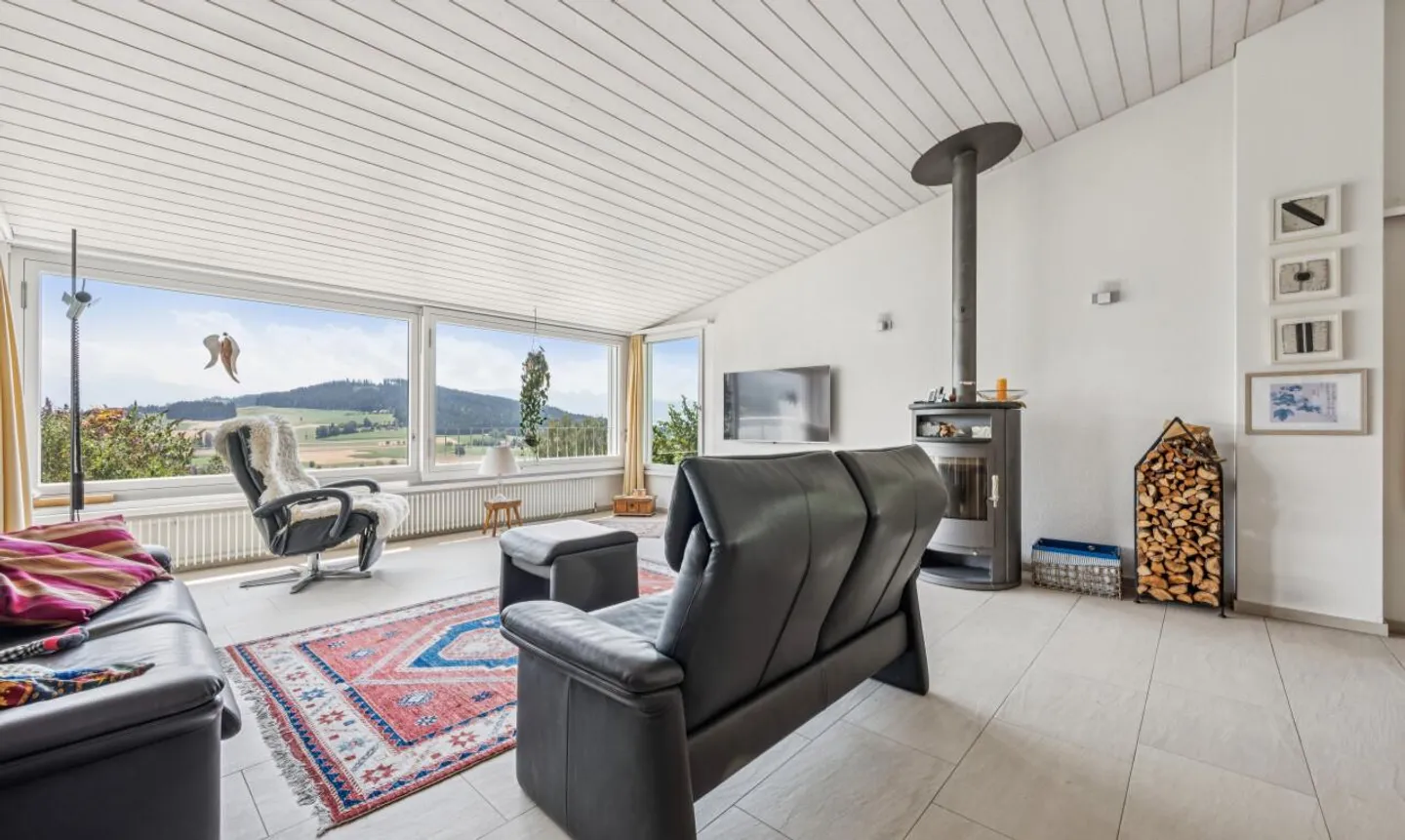Living on a southern slope with mountain views and land reserve - Photo 3 of 11