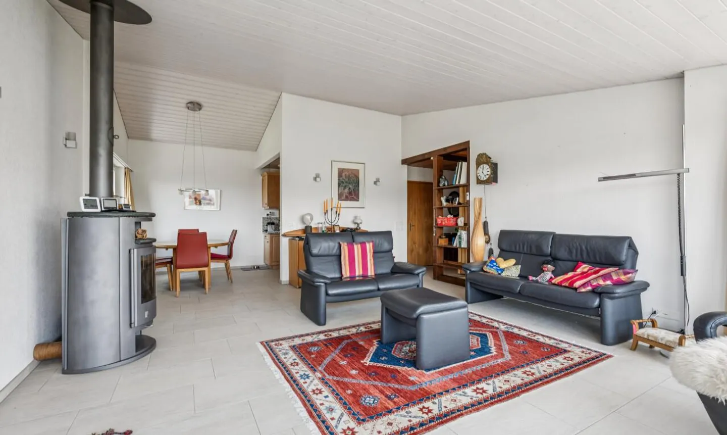 Living on a southern slope with mountain views and land reserve - Photo 4 of 11