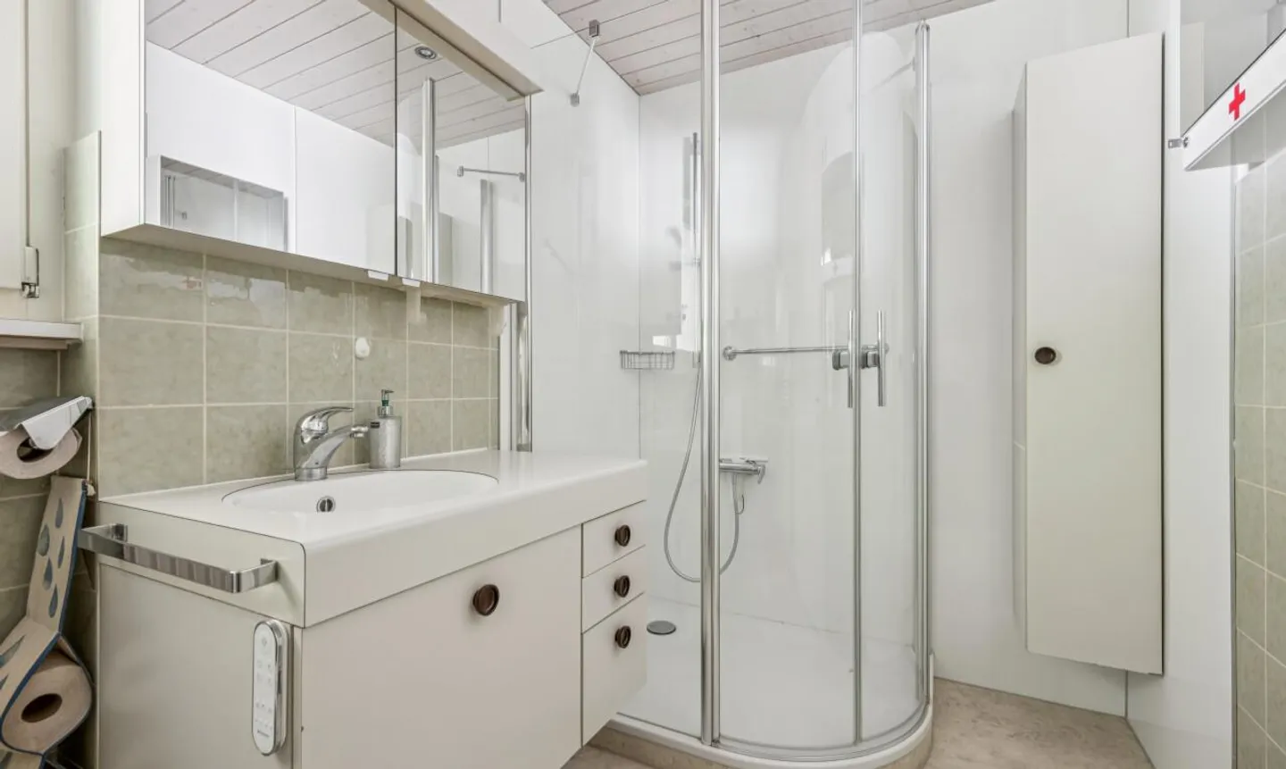 Living on a southern slope with mountain views and land reserve - Photo 10 of 11