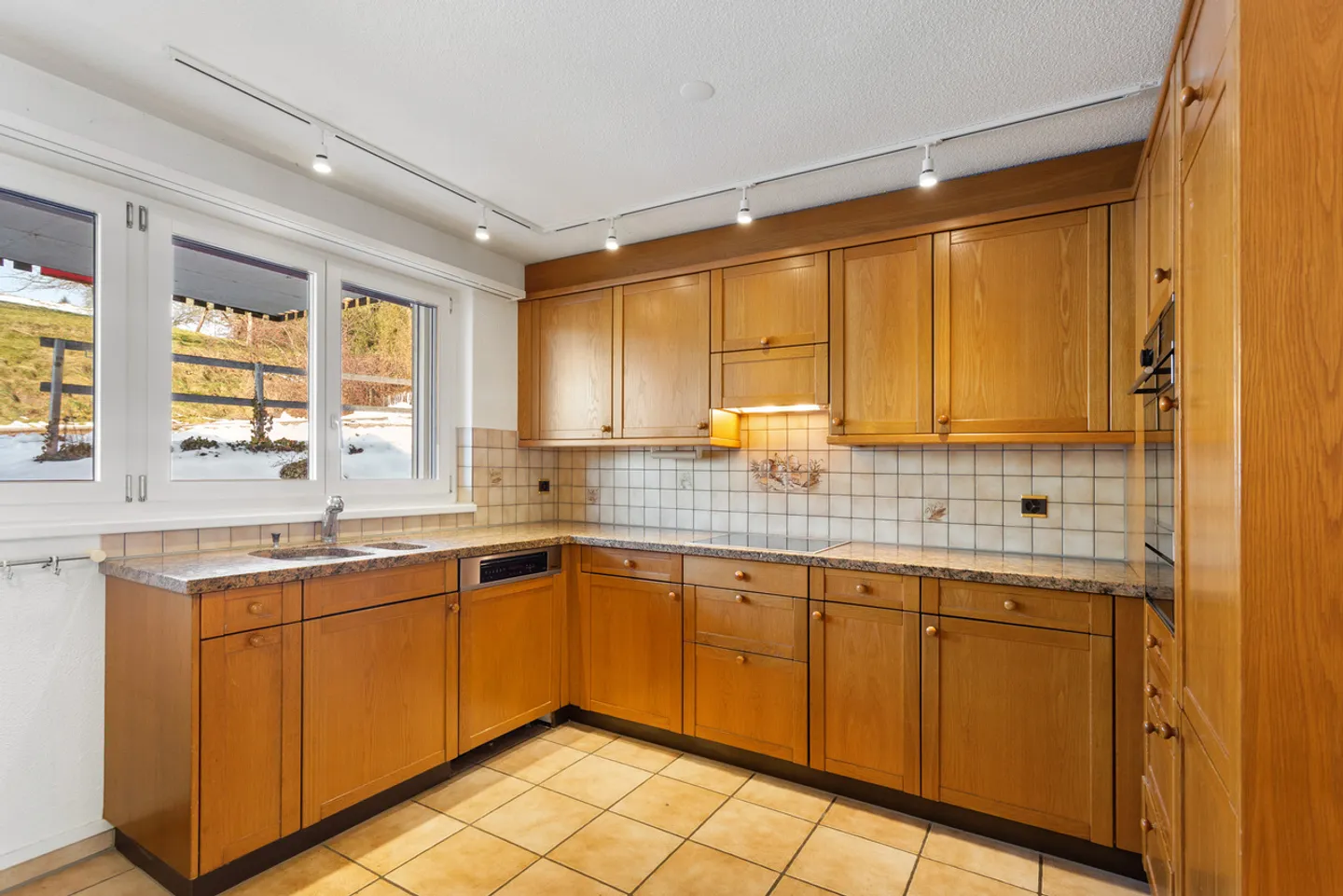 Rustic, cozy home in the middle of nature - Photo 5 of 8