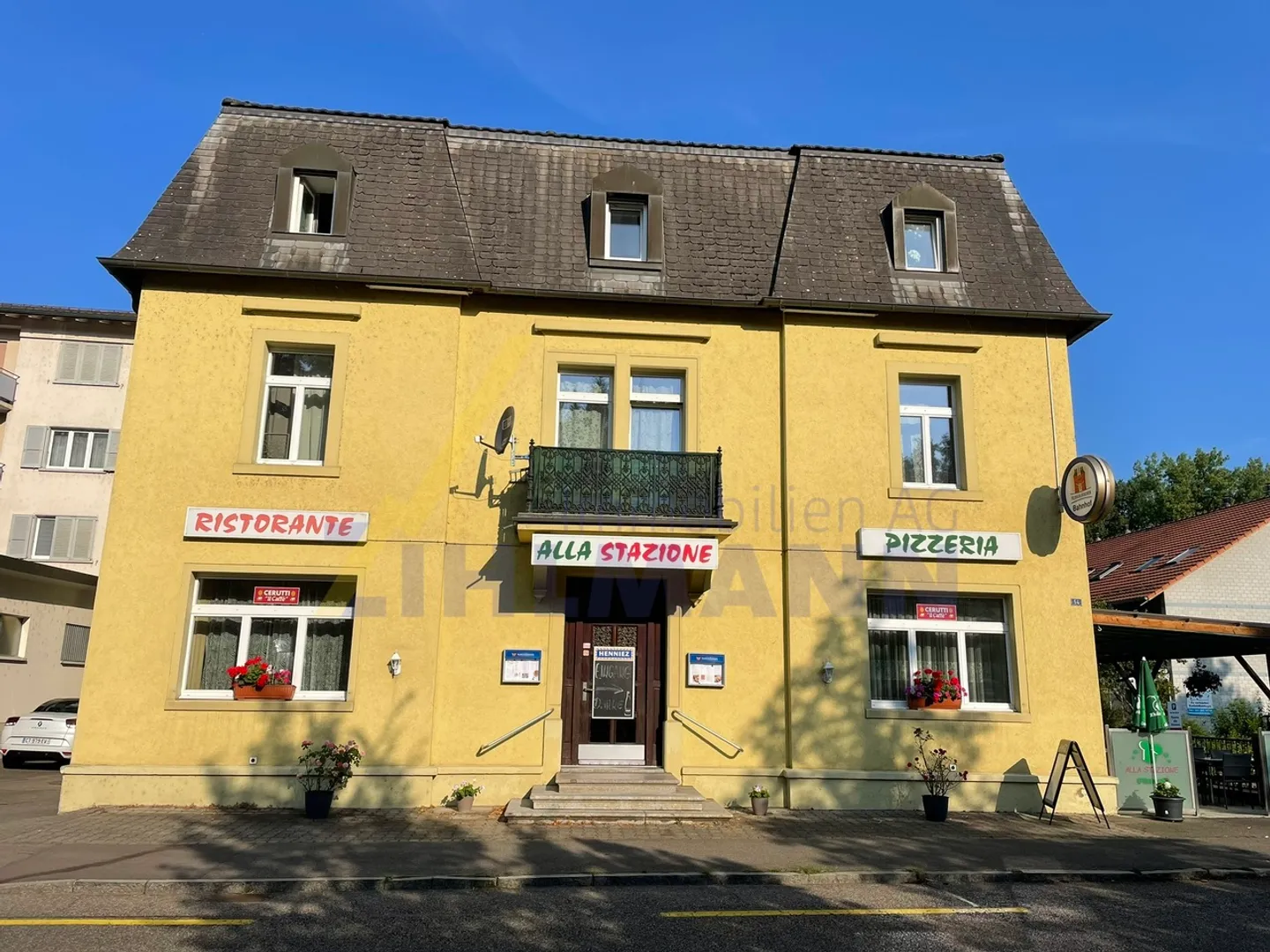 Multi-family house with restaurant - Photo 1 of 11