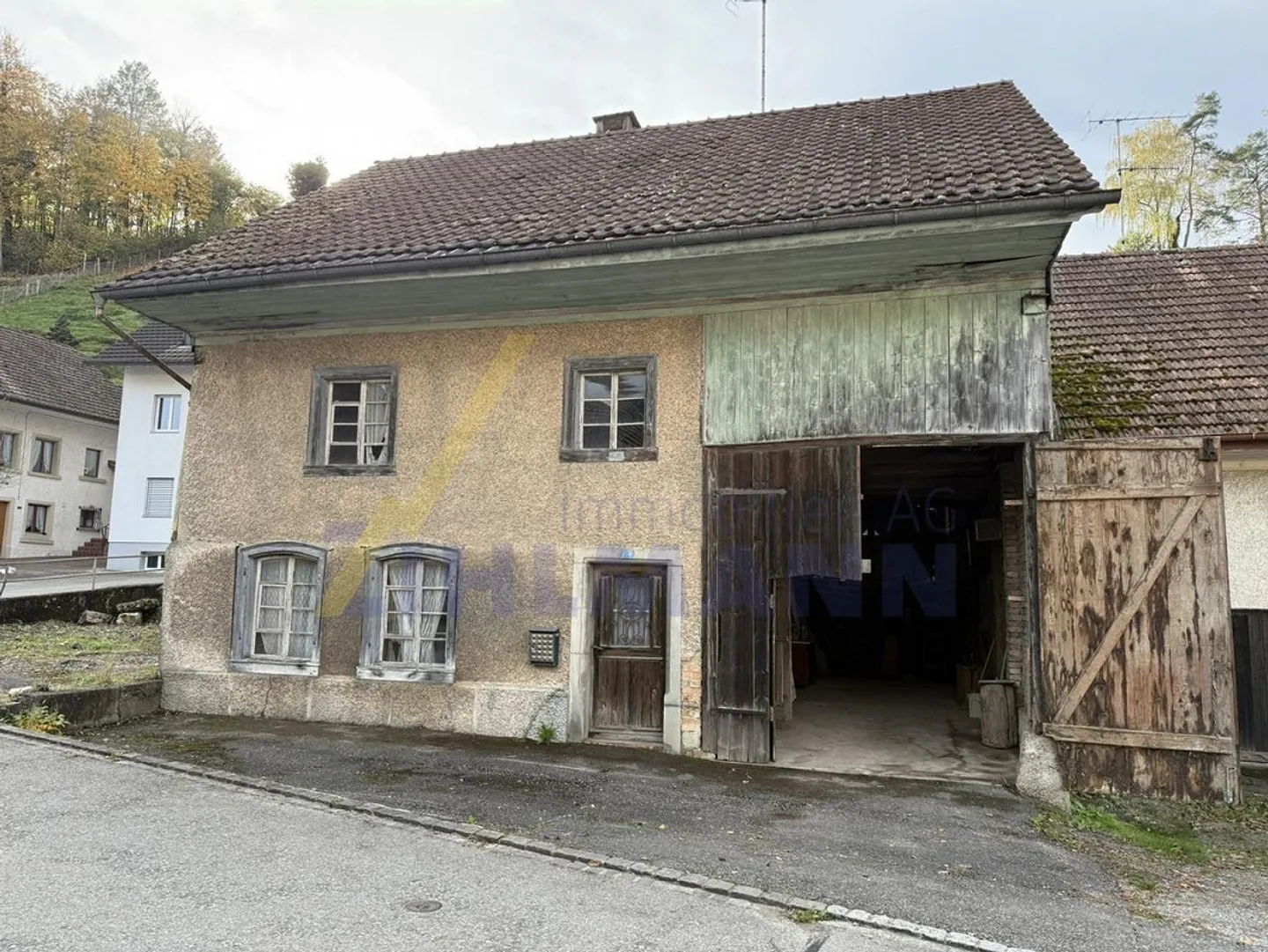 Renovation-Required House in the Heart of Würenlingen - Photo 1 of 8