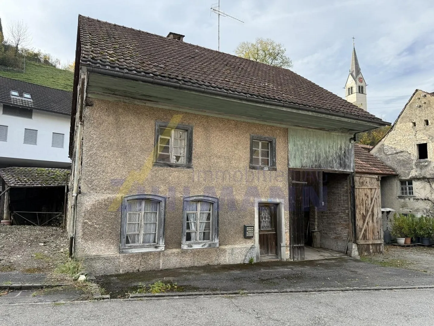 Renovation-Required House in the Heart of Würenlingen - Photo 4 of 8