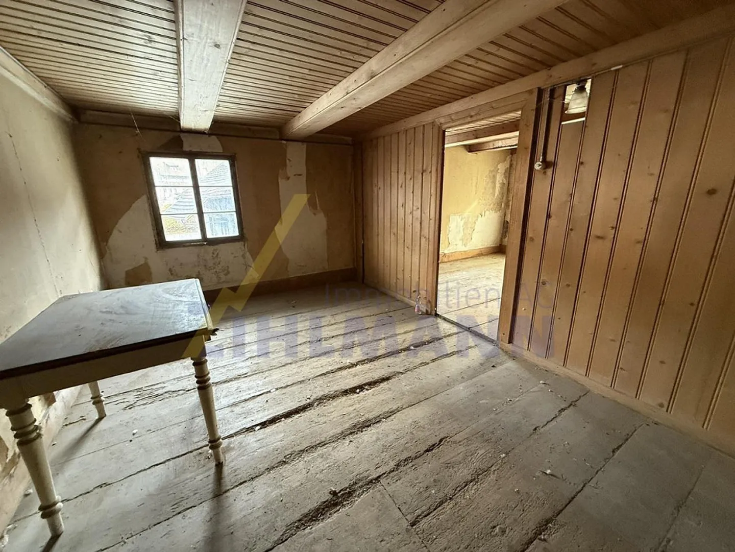 Renovation-Required House in the Heart of Würenlingen - Photo 5 of 8