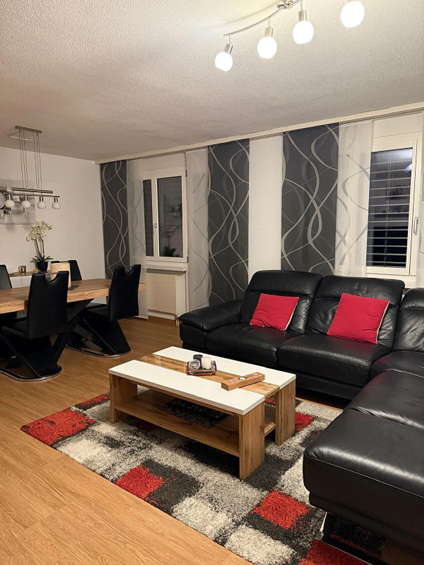 ruhige und sonnige 4 1/2 Zimmerwohnung zu vermieten - Foto 2 von 4