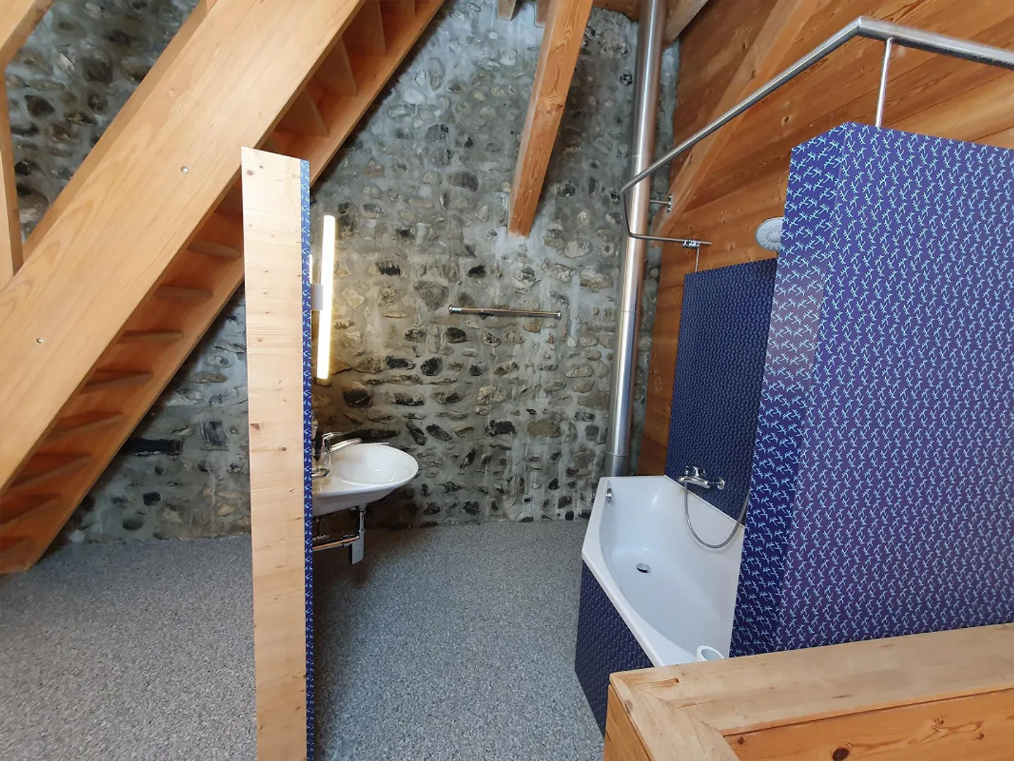 Charming 2-room apartment with fireplace, seating area, and terrace - Photo 5 of 12