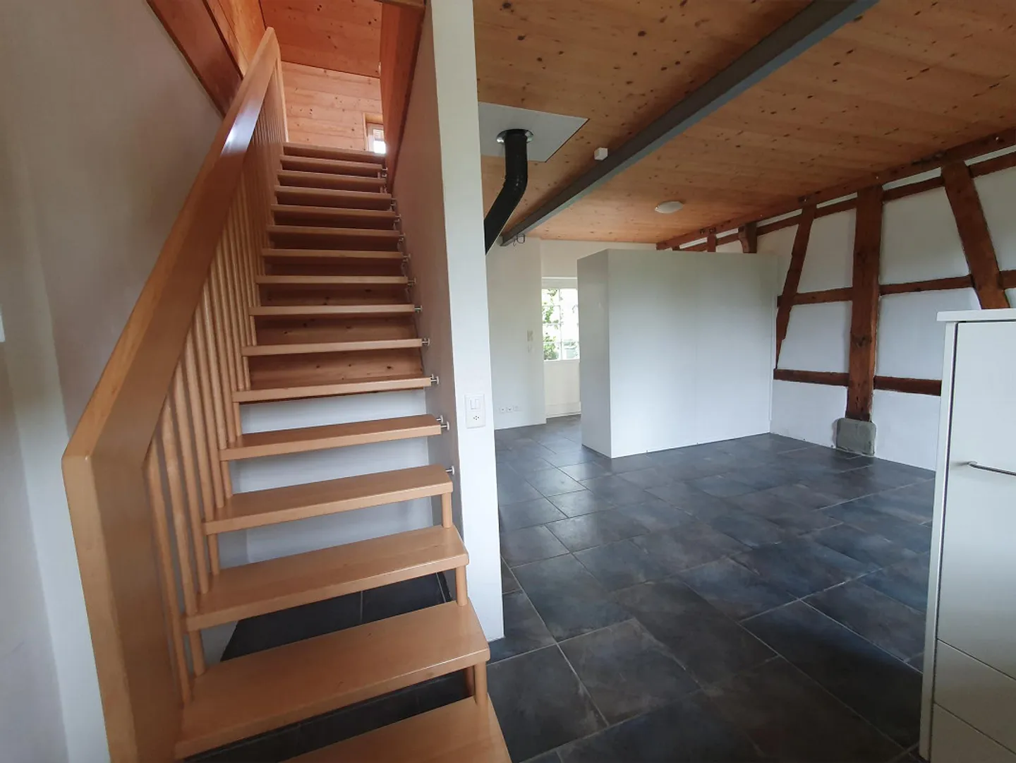 Charming 2-room apartment with fireplace, seating area, and terrace - Photo 8 of 12