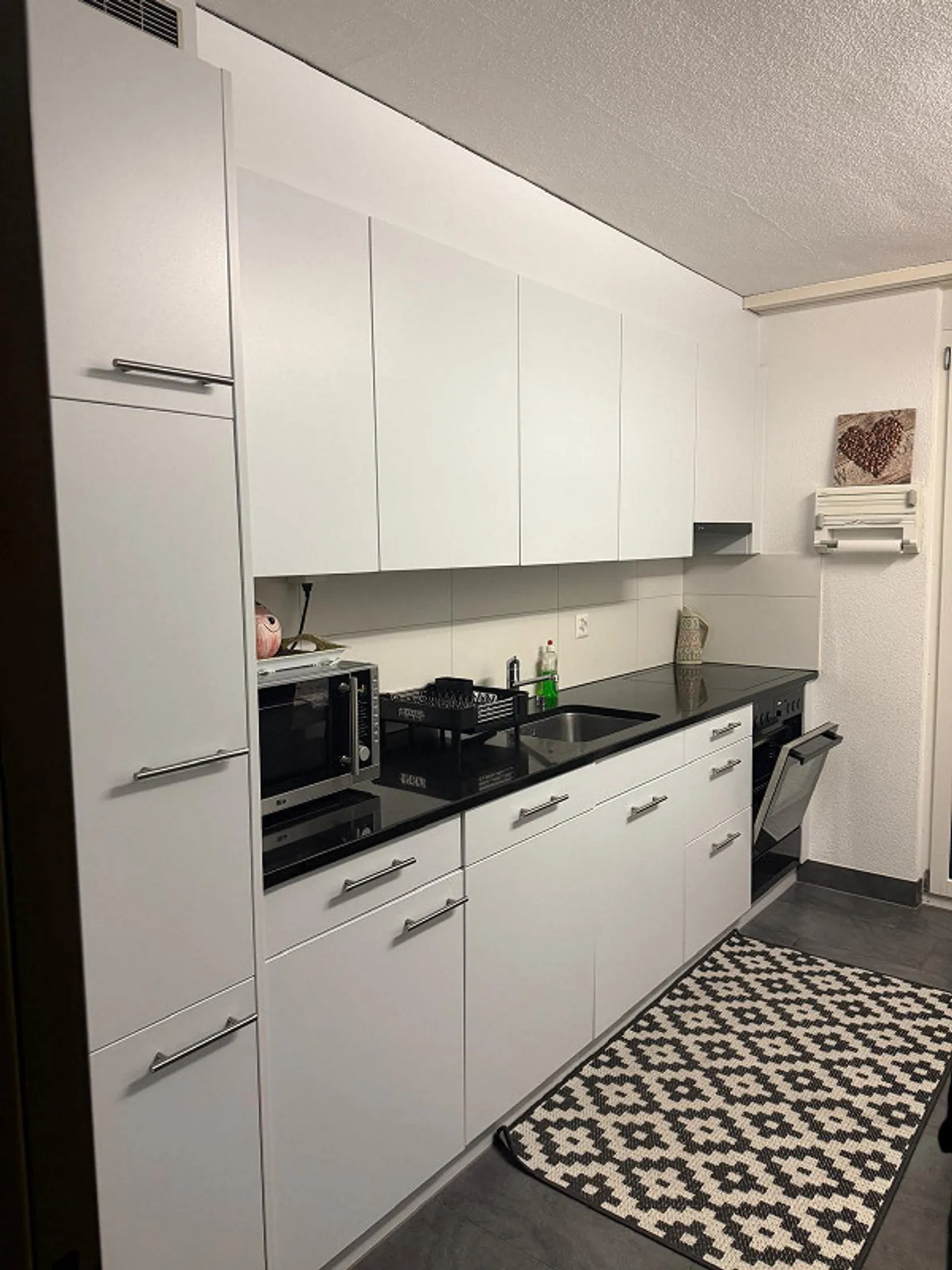 ruhige und sonnige 4 1/2 Zimmerwohnung zu vermieten - Foto 3 von 4