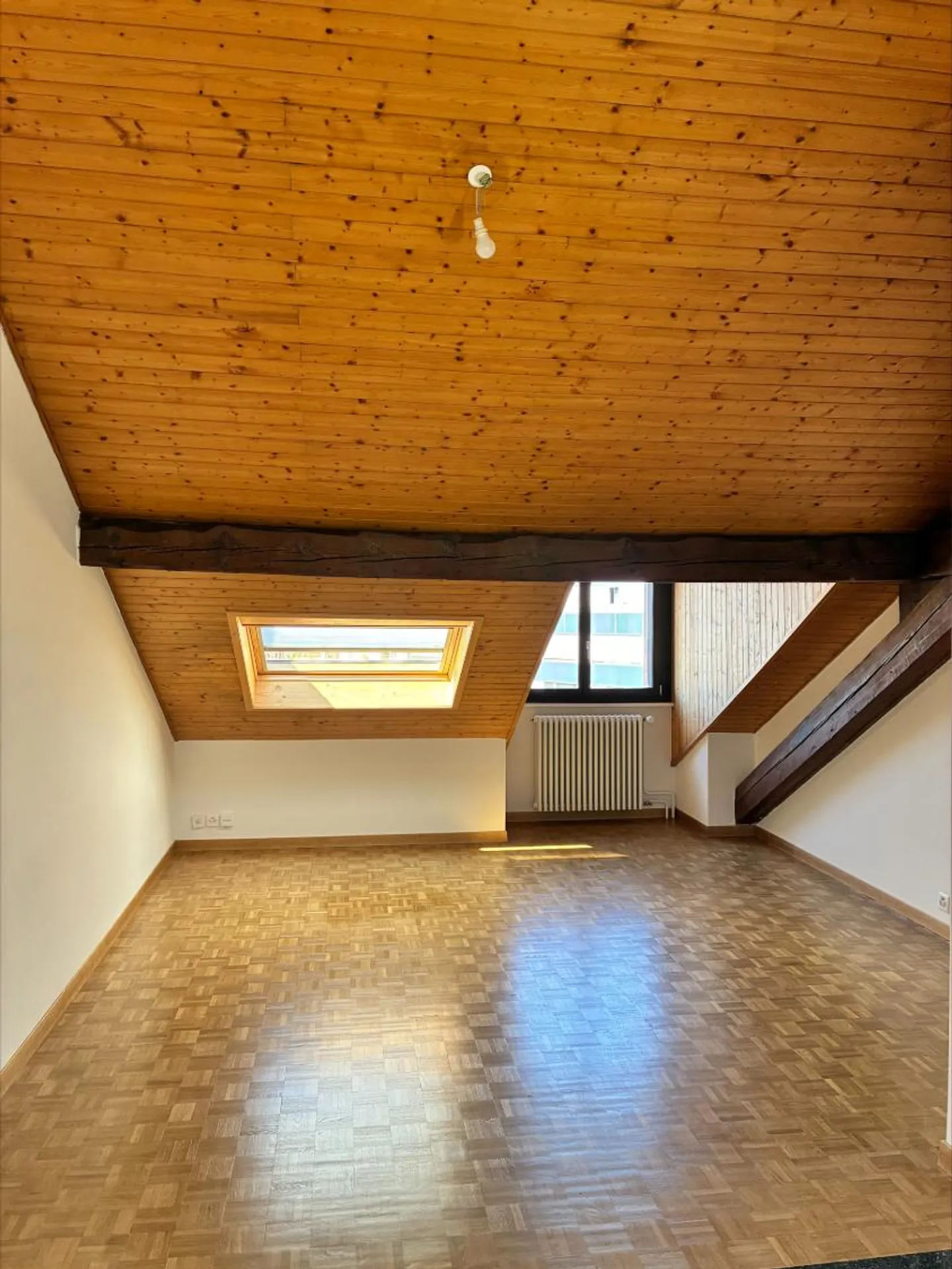Attic apartment with 3 rooms renovated Rue de Tronchin 26 - Photo 2 of 7